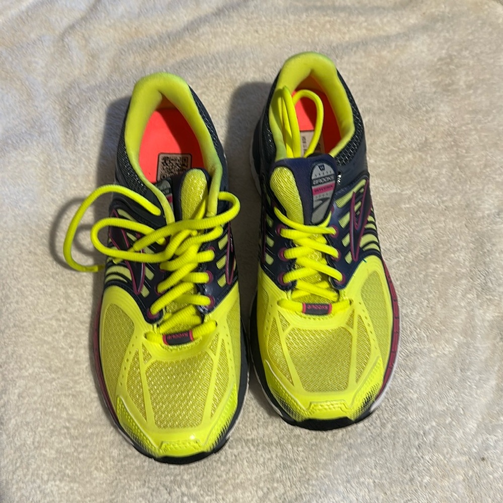 Brand new in original box. Brooks Glycerin 11.